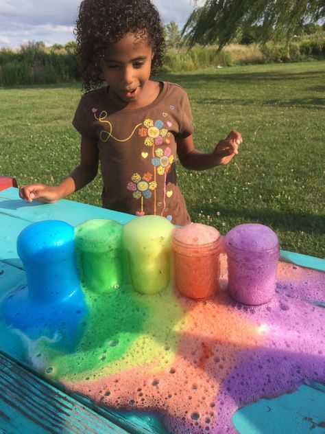 Get ready for St. Patrick's Day with this cool rainbow volcano experiment!  http://www.greenkidcrafts.com/rainbow-volcano/ Rainbow Volcano, Volcano For Kids, Volcano Science Projects, Volcano Projects, Volcano Experiment, Kid Experiments, Science Activities For Kids, Cool Science Experiments, Preschool Science