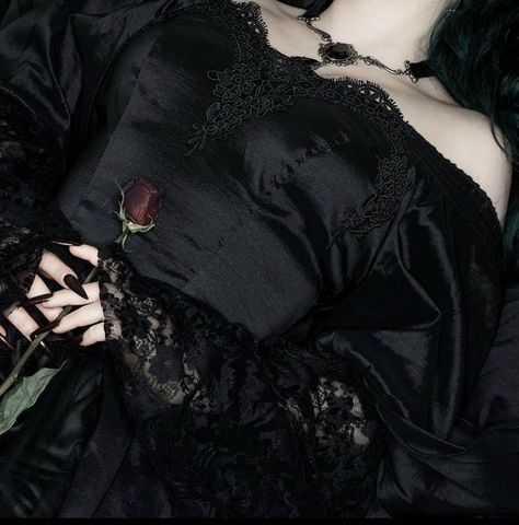 Countess vampira 🦇🍷 on Twitter: "Dark romantic fashion https://t.co/OafgLoqEOO" / Twitter Romantic Goth Aesthetic, Victorian Vampire, Victorian Aesthetic, Vampire Goth, Gothic Vampire, Romantic Goth, Victorian Goth, Gothic Aesthetic, Goth Aesthetic