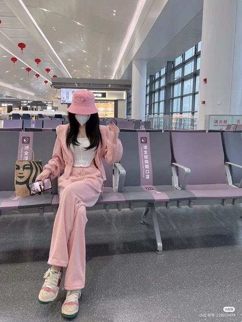 Airport Outfit Korean, Girly Casual, Hoodie And Sweatpants Set, Fashion Top Outfits, Korean Casual Outfits, Style Korea, Hoodie And Sweatpants, Hoodie Set, Fashionista Clothes