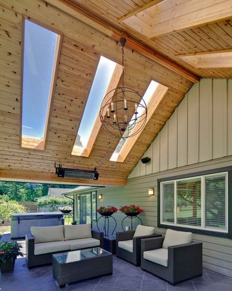 Outdoor Living room idea with skylights: beautiful Patio Ceiling Ideas, Outdoor Decking, Skylight Design, Covered Patio Design, Patio Roof, Outdoor Living Room, Outdoor Living Areas, Boho Home, Outdoor Rooms