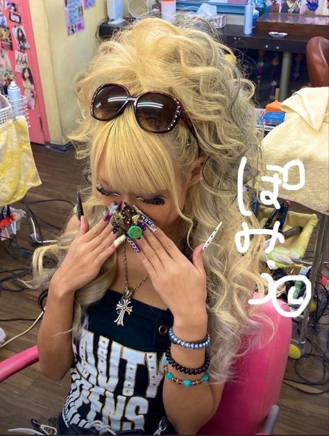 Gyaru Hair, Gyaru Aesthetic, Gyaru Makeup, Estilo Harajuku, Hime Gyaru, Gyaru Fashion, Discord Server, J Fashion, Key West