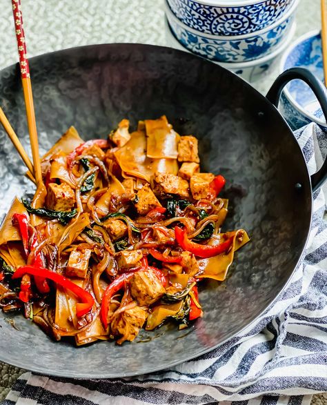 Drunken Noodles with Tofu - Thai Drunken Noodles Recipe (Pad Kee Mao) Tofu Drunken Noodles, Vegetarian Drunken Noodles, Drunk Noodles, Noodles With Tofu, Thai Drunken Noodles, Signature Recipes, Tofu Noodles, Pescetarian Recipes, Drunken Noodles