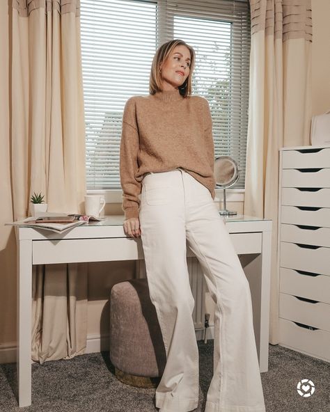 Cream Flare Pants Outfit, Creme Pants Outfit, Flare Pants Outfit Ideas, Flare Pants Outfit, Pants Outfit Ideas, Cold Weather Fashion, How To Style, Pants Outfit, Smart Casual