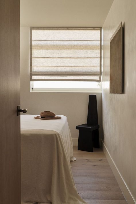 minimalist bedroom with timber flooring, linen roman blinds, linen bedding and contemporary artwork Phoebe Nicol, Popular Window Treatments, West Home, Soft Minimalism, Apartment Projects, Urban Spaces, Interior Architect, Australian Homes, Modern Urban