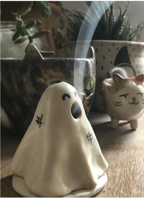 Ceramica Aesthetic, Ghost Ceramic, Clay Incense Holder, Cone Incense Holder, Clay Incense, Cone Incense, Sculpture Art Clay, Ceramic Incense, Tanah Liat