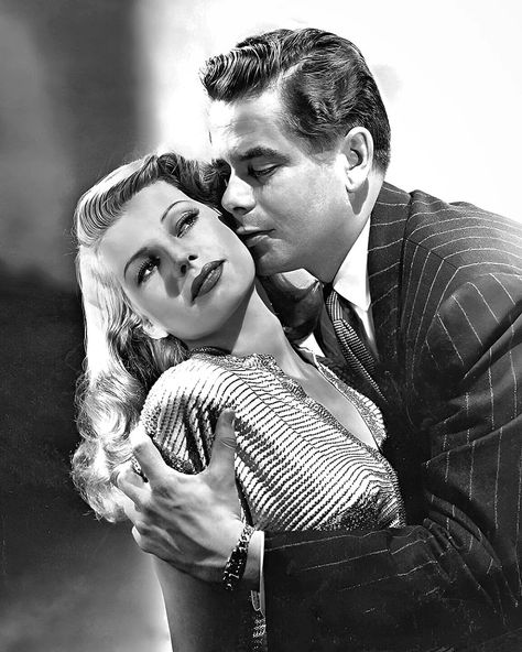 #🔥 Rita Hayworth & Glenn Ford #🖤 Gilda (1946) #🎥 #ritahayworth #glennford #gilda #1946 #💋 Gilda 1946, Lizabeth Scott, Glenn Ford, Old Hollywood Actors, Hollywood Photo, Dark Autumn, Classic Movie Stars, Hollywood Party, Hollywood Actors