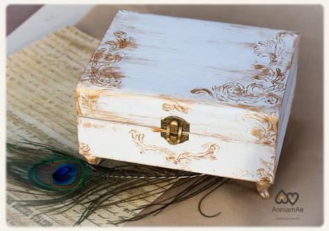 Card Holder For Wedding, Gold Card Box, Wooden Box Crafts, Wedding Chest, Decorative Wooden Boxes, Painted Wooden Boxes, Cardboard Box Crafts, Gold Card, Wedding Card Holder