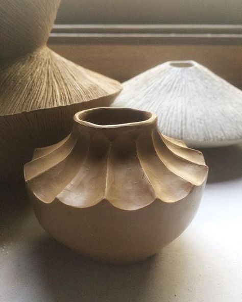 Organic Ceramic Forms, Terracotta Clay Ideas, Greenware Ceramics, Clay Texture Ideas, Ceramic Vessels Ideas, Terracotta Ceramics, Ceramic Hands, Textured Ceramics, Clay Lamp