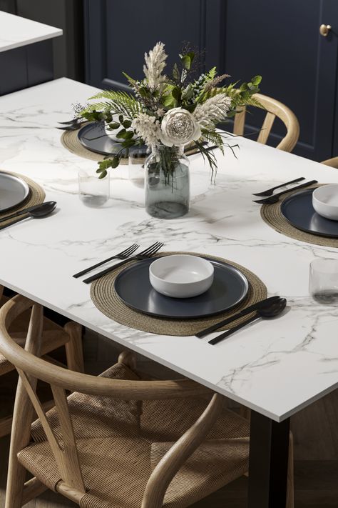 Round Marble Dining Table Setting, Dining Room Design Marble Table, Marble Dining Table Styling, Marble Table Kitchen, Marble Dining Table Setting Ideas, Marble Table Centerpiece Dining Rooms, Marble Table Decor Dining, Marble Kitchen Table Decor, Modern Dining Table Vase Decor