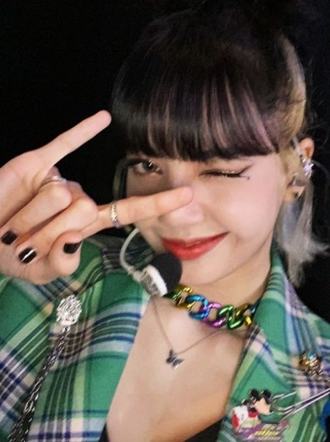 lisa selfie blackpink Lisa Selfie, Putao, Blackpink Members, Lisa Bp, Lalisa Manobal, Jennie Lisa, Blackpink Photos, Lalisa Manoban, Blackpink Lisa