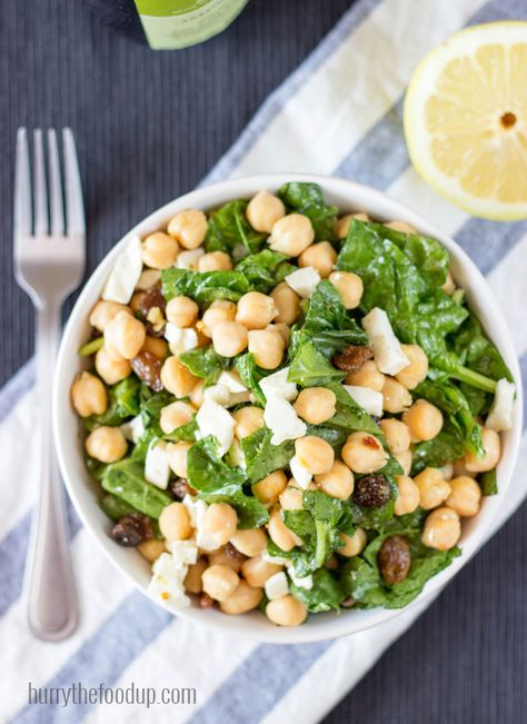 Chickpea Spinach Salad, ready in 7 minutes, high in protein and fiber. Perfect for a quick lunch! | hurrythefoodup.com Chickpea Spinach Salad, Chickpea Spinach, High Protein Salads, Vegan Chickpea Curry, Protein Salad, Spinach Salad Recipes, Protein Lunch, Easy Healthy Lunches, Vegetarian Lunch