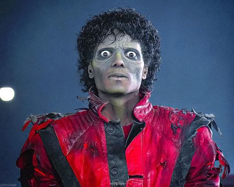 Michael Jackson Figure, Thriller Michael Jackson, Halloween Wallpaper Cute, Photos Of Michael Jackson, Michael Jackson Thriller, Jackson 5, The Jacksons, Mullet Hairstyle, Halloween Inspiration