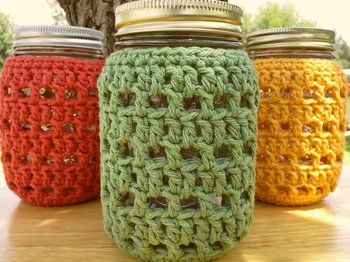 Mason Jar Cozy Homemade Mason Jar Gifts, Crochet Mason Jar, Jar Christmas Gifts, Crochet Jar Covers, Mason Jar Cozy, Mason Jar Christmas, Bottle Cozy, Gold Mason Jars, Mason Jar Christmas Gifts