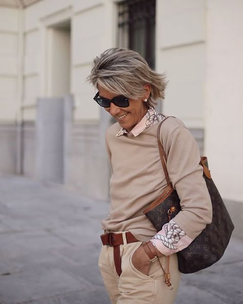 COME VESTIRSI A 50 ANNI: consigli di stile x vestirsi alla moda Hollywood Costume, Over 60 Fashion, Style Inspiration Casual, Older Women Fashion, 60 Fashion, Older Fashion, Over 50 Womens Fashion, Fashion Weeks, Fashion Over 50