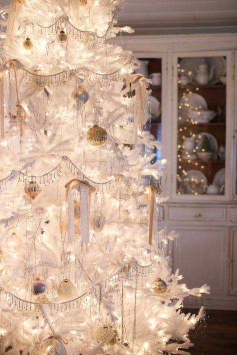 Simple White Christmas Tree, Small White Christmas Tree, French Country Cottage Christmas, Tree Tinsel, White Artificial Christmas Tree, White Tinsel, French Country Christmas, Tinsel Christmas Tree, Christmas Dreaming