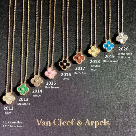 Van Cleef & Arpels on Instagram: “Van Cleef & Arpels announces their holiday pendant release every October. Any guesses what this year’s pendant is going to be? 🥰🥰 📷 source…” Carved Jewelry, Van Cleef And Arpels Jewelry, Inexpensive Jewelry, Expensive Jewelry Luxury, Van Cleef And Arpels, Dope Jewelry, Girly Accessories, Classy Jewelry, Expensive Jewelry