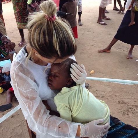 Nursing Mission Trips, Humanitarian Work Aesthetic, Peace Corps Aesthetic, Child Life Specialist Aesthetic, Studera Motivation, Nursing Life, Medical Missions, Nurse Aesthetic, Medical School Motivation