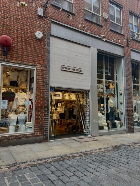 London Brandy Melville, Brandy Melville London, Brandy Aesthetic, Mel Core, Brandy Girl, Brandy Melville Aesthetic, Aesthetic Shopping, Covent Garden London, London Aesthetic