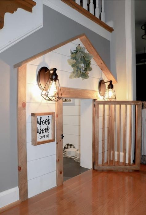 Stairs Dog House, Under Stairs Dog House, Dog House Ideas, Dog Room Decor, Dog Bedroom, Indoor Dog House, Pet Room, Dog Area, Under The Stairs