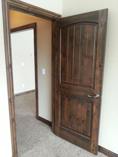 Country Bedroom Doors, Stained Wooden Doors Interior, Rustic Farmhouse Doors Interior, Stained Window Trim Ideas Interior, Wooden Inside Doors, Rustic Bedroom Doors, Rustic Interior Trim Ideas, Wood Stained Interior Doors, Rustic Interior Door