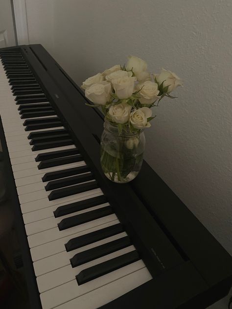 #piano #roses Ecrin Core, + Core + Aesthetic, Birthday Photoshoot, Classical Music, My Vibe, White Roses, Piano, Vision Board, Roses