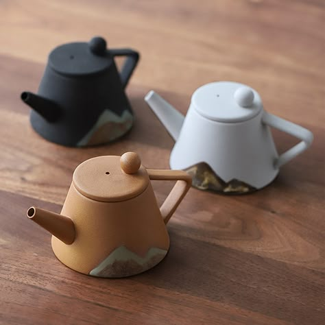 Steeped in tradition, crafted for perfection. Our Retro Ceramic Teapot boasts superior heat retention, ideal for unlocking the full flavor of your favorite green, black, oolong, or herbal tea. Experience the art of tea brewing, one sip at a time. https://source-tea.com/teapots/ols/products/retro-ceramic-teapot . . . #TeaTime #TeaLover #LooseLeafTea #HerbalTea #BlackTea #GreenTea #OolongTea #CeramicTeapot #MountainMotif #MountainLife #NatureLover #Handcrafted #UniqueDesign #AestheticTeaware ... Retro Teapot, Pink Tea Set, Type Of Tea, Pottery Lessons, Tea Brewing, Art Of Tea, Pottery Painting Designs, Pottery Teapots, Clay Teapots