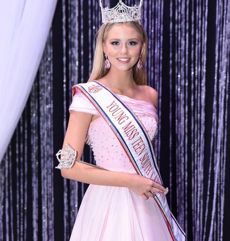 Mount Pleasant pageant contestant wins Young Miss Teen South Carolina | Community News | postandcourier.com Miss Pageant, Miss Teen, Tenth Grade, Pageant Girls, Mount Pleasant, Little Miss, South Carolina, Photography