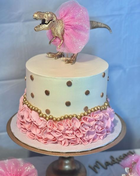 Love the finish touch of this gold dinosaur 🦖 #tutucake #cakesofinstagram #buttercreamcake #swissmeringuebuttercream #pastelespersonalizados #dinasourcake #angiesweetcreations #bakerslife Dinosaur Tutu Cake, Dinosaur Cake For Girls 3rd Birthday, Girl Dinosaur Cake, T Rex Cake, Tutu Cakes, Girls 3rd Birthday, Dinosaur Birthday Cakes, Girl Dinosaur, Dinosaur Cake