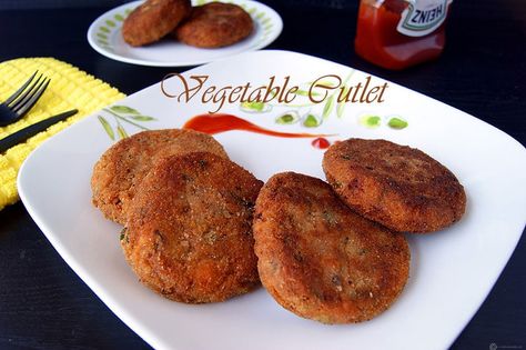 Vegetable Cutlet is an easy and delicious Indian snack made from mashed potatoes and other veggies, perfect to have along with a cup of tea in the evening. Garam Masala Potatoes, Vegetable Cutlets, Aloo Tikki, Potato Cutlets, Starter Recipe, Falafels, Vegetarian Snacks Recipes, Spring Roll, Eastern Cuisine