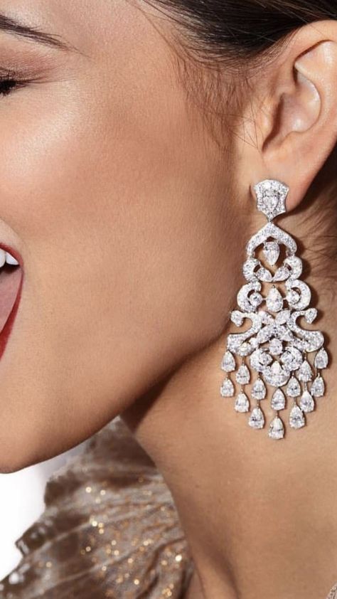 Modern Diamond Jewelry, Pearl Earrings Designs, Sabyasachi Jewellery, Bridal Jewelry Vintage, Diamond Earrings Design, Earrings Indian, Art Jewelry Contemporary, Diamond Jewelry Necklace, Fancy Diamonds