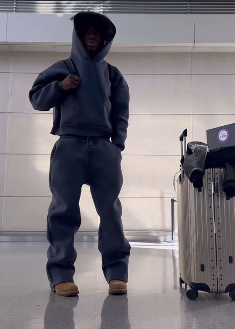 Sweatsuit Aesthetic Men, Boxer Sweatpants Outfit, Guy Tracksuit, Mens Hoodie Outfit Streetwear, Chill Outfits Men, Tracksuit Outfit Mens, Men Sweatsuit, Sweatsuit Men, Mens Tracksuits