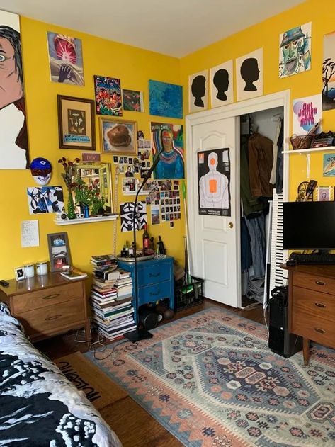 Yellow Walls Room Aesthetic, The Smiths Painting, Aesthetic Retro Bedroom, Artsy Bedroom Aesthetic, Artist Bedroom Aesthetic, Artists Bedroom, Painting Room Ideas, Artsy Bedroom Ideas, Arty Bedroom