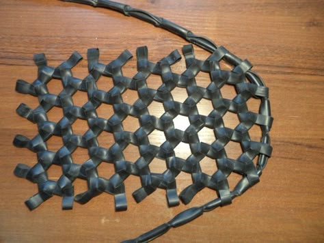 Backpack Cargo Net From Inner Tubes: 26 Steps (with Pictures) Inner Tube Upcycle, Bike Inner Tube Upcycle, Diy Net Bags, Bike Tube Crafts, Diy Net, Old Backpack, Upcycled Inner Tubes, Easy Recycled Crafts, Tire Craft