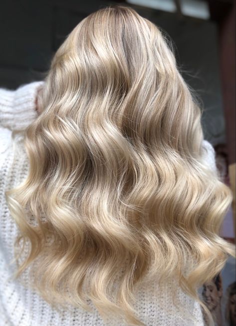 Blonde balayage hair dimensional trendy hairstyles 2021 Blonde Ideas, Pearl Blonde, Dimensional Blonde, Beige Blonde, Hair Colours, Summer Hair Color, Natural Shades, Soft Summer, Summer Hair