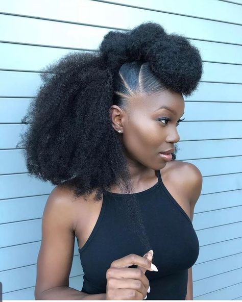 Afro Mohawk Bob Afro Look, Big Afro, Pelo Afro, Natural Hair Updo, Dope Hairstyles, Natural Hair Inspiration, Natural Styles, Going Natural, 4c Hair