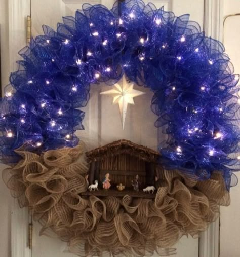 Nativity wreath Nativity Wreath, Christmas Wreath Ideas, Crochet Christmas Wreath, Diy Christmas Wreath, Creative Wreaths, Diy Christmas Wreaths, Wreaths Ideas, Best Diy, Wreath Ideas