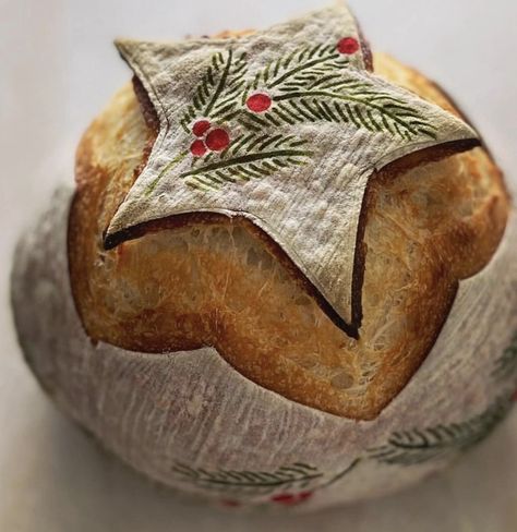 Sourdough Bread Artwork, Bread Loaf Design, Decorative Sourdough Bread, Sourdough Designs Christmas, Sourdough Bread Decoration, Scouring Sourdough Bread Designs, Scoring Sourdough Bread Designs, Sourdough Bread Art, Painted Sourdough Bread