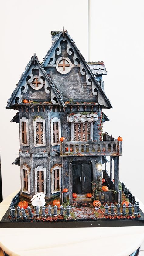 Haunted House Building, Haunted House Figurine, Victorian Haunted House Decorations, Haunted Dolls House, Haunted House In Bloxburg, Haunted House Bloxburg Ideas, Haunted Bloxburg House, Bloxburg Haunted House Ideas, Haunted House Exterior