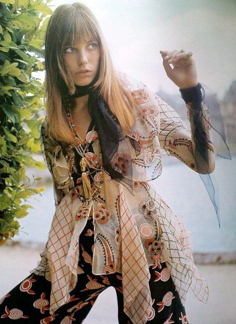 In Ossie Clark, the gorgeous Jane Birkin knows how to wear the scarf.  More on www.goodmorningkeith.com Jane Birkin Style, Kathleen Hanna, Celia Birtwell, Harry Clarke, Ossie Clark, Emmanuelle Alt, Fashion 70s, Serge Gainsbourg, Solange Knowles