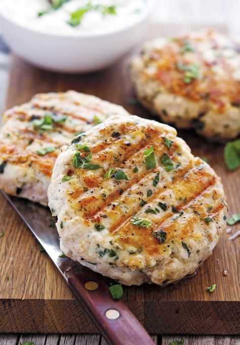 Turkey Feta Burgers, Greek Turkey, Greek Turkey Burgers, Lemon Salad, Turkey Burger Recipes, Resep Diet, Points Recipes, Turkey Burger, Low Fodmap Diet