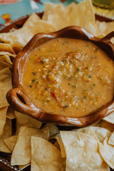 If you’ve been looking for a vibrant and spirited condiment to take your favorite Mexican meals to the next level of deliciousness, you need to try my simple recipe for Salsa Borracha! Also known as “drunken salsa,” this delightful taqueria-style dipping sauce features smoky chiles, roasted tomatoes, and an unmistakable hint of malty goodness. Salsa Borracha, Vegetarian Chile, Mexican Night, Mexican Beer, How To Make Salsa, Homemade Salsa Recipe, Homemade Salsa, Chicken Tacos, Salsa Recipe