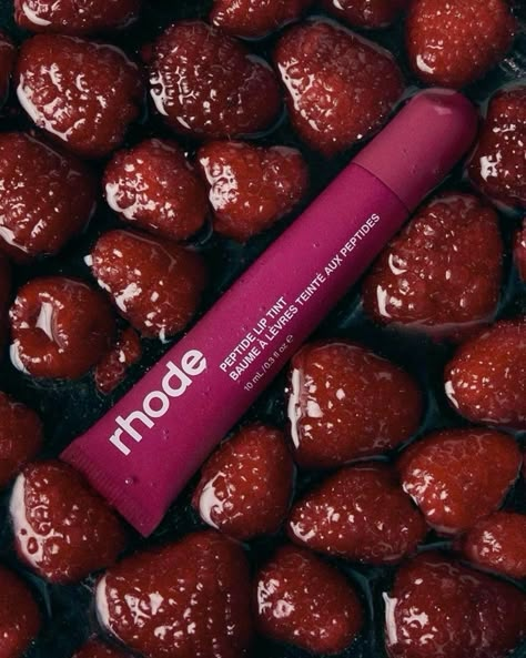 Raspberry Jelly, Rhode Skin, Beauty Marketing, Gloss Labial, Skincare Video, Beauty Store, Makeup Brands, Makeup Essentials, Skin Care Essentials