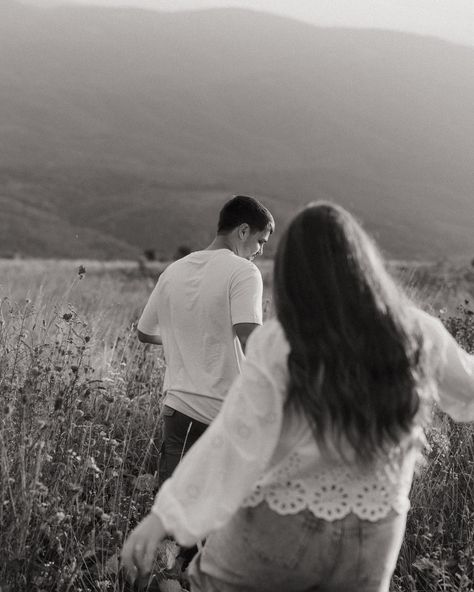 Natalie & Hayden in the first frame is how getting pics done in the mountains makes ya feel!!!!!! Couple Shoot Poses Romantic Photo Ideas, Regal Engagement Photos, Ethereal Engagement Photos, Beach Photoshoot Ideas Couples, Couple Shoot Beach, Moody Couple Photoshoot, Couples Photoshoot Beach, Spring Couples Photoshoot, Casual Couples Photoshoot