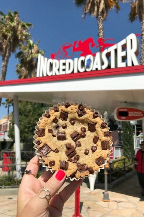 Best Disneyland Food, Disneyland Snacks, Best Vanilla Ice Cream, Disney Sweets, Disneyland Restaurants, Pixar Pier, Food Disney, Disney Foods, Disney Desserts