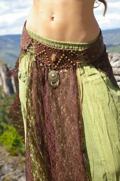 Fair Outfits, Earthy Outfits, Mode Boho, Small Bathroom Ideas, Belly Dance Costumes, Blouse Outfit, Fantasy Clothing, Fantasy Fashion, Kilt