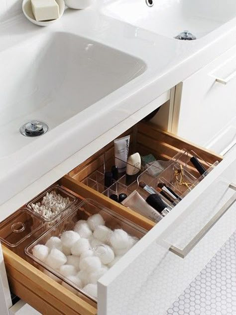 Ultimate Organization:  How To Take Your Bathroom Vanity to the Next Level Drømme Bad, Ultimate Organization, Organize Life, Organization Bathroom, Organization Station, Organizer Ideas, Diy Bathroom Storage, Bathroom Drawers, Bathroom Organization Diy