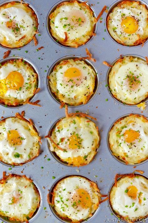 Cheesy Hash Brown Cups with Baked Eggs recipe from justataste.com #recipe #breakfast #eggs #mealprep Potluck Eggs Breakfast, Hashbrown Cups, Bake Eggs, Eggs Bake, Hash Brown Cups, Cheesy Hashbrown, Fresh Recipe, Baked Eggs Recipe, Cheesy Hashbrowns