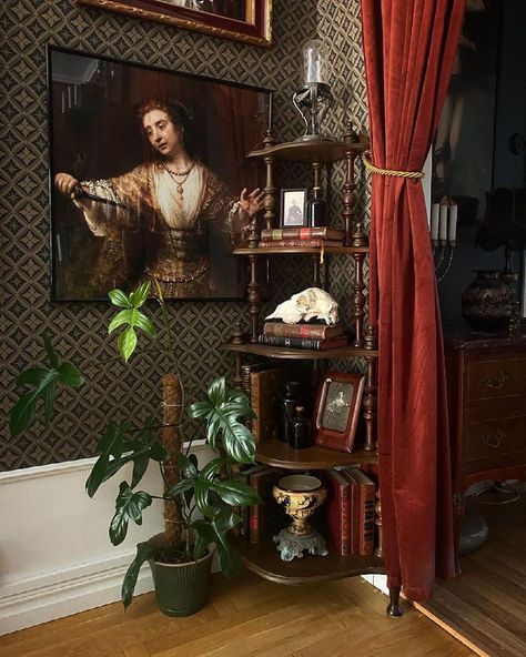 Gothic Interiors Victorian, Medieval Living Room Decor, Gothic French Decor, Gothic Revival Living Room, Vintage Gothic Home Decor Victorian, Dark Victorian Aesthetic Bedroom, Gothic Maximalism Bedroom, Victorian Aesthetic Decor, Victorian Decor Aesthetic