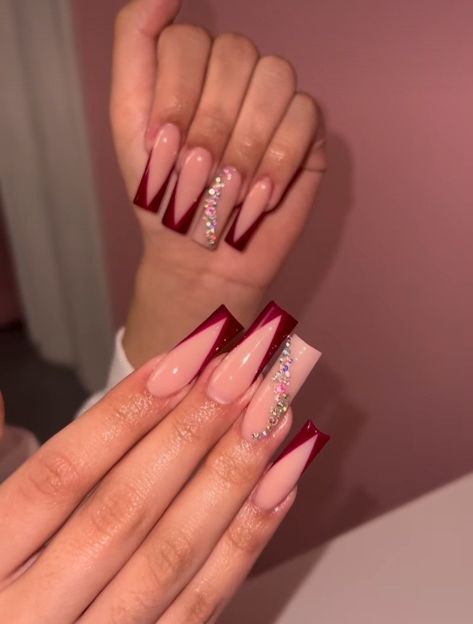 Red Initial Nails, Pinkish Red Nails, Ongles Design, Burgundy Acrylic Nails, Burgundy Nail Designs, Hoco Nails, Shape Nails, Back To School Nails, Goth Nails