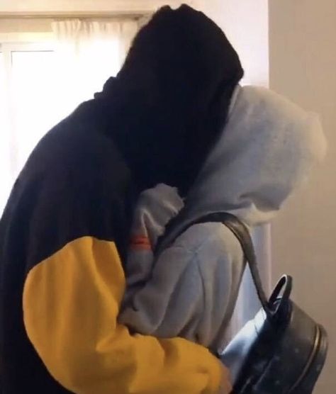 Ulzzang hoodie couple kiss aesthetic cute Ulzzang Couple Kiss, Couples Sleeping Together, Sleep Hug, Hoodie Couple, Couple Sleeping, Hoodies Aesthetic, Hugging Couple, Hoodie Aesthetic, Kpop Couples